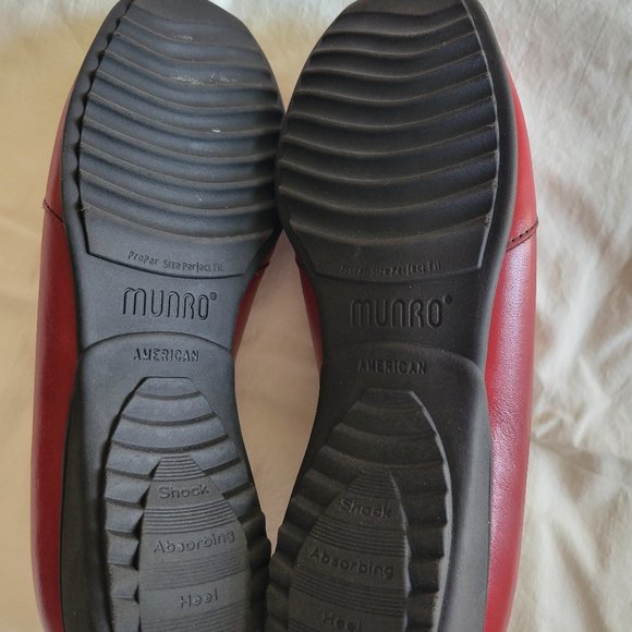 Women's Munro brand red shoes - Picture 3 of 4